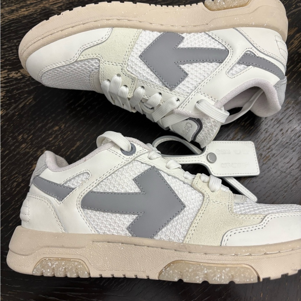Off-White unisex Sneakers in White and Gray brand new fully authentic